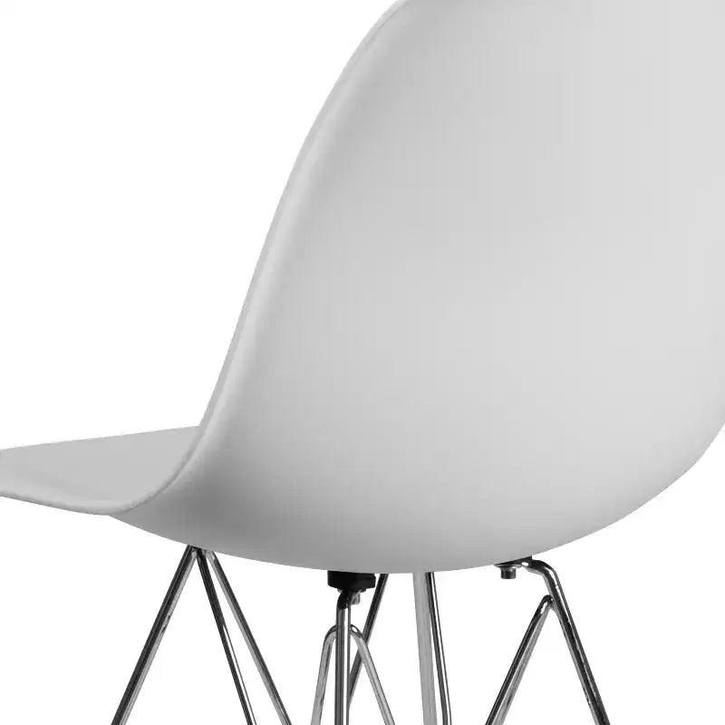 Chaise de salle à manger en plastique avec base chromée