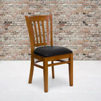 Chaise de restaurant en bois à dossier à lattes verticales