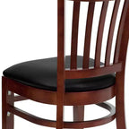 Chaise de restaurant en bois à dossier à lattes verticales