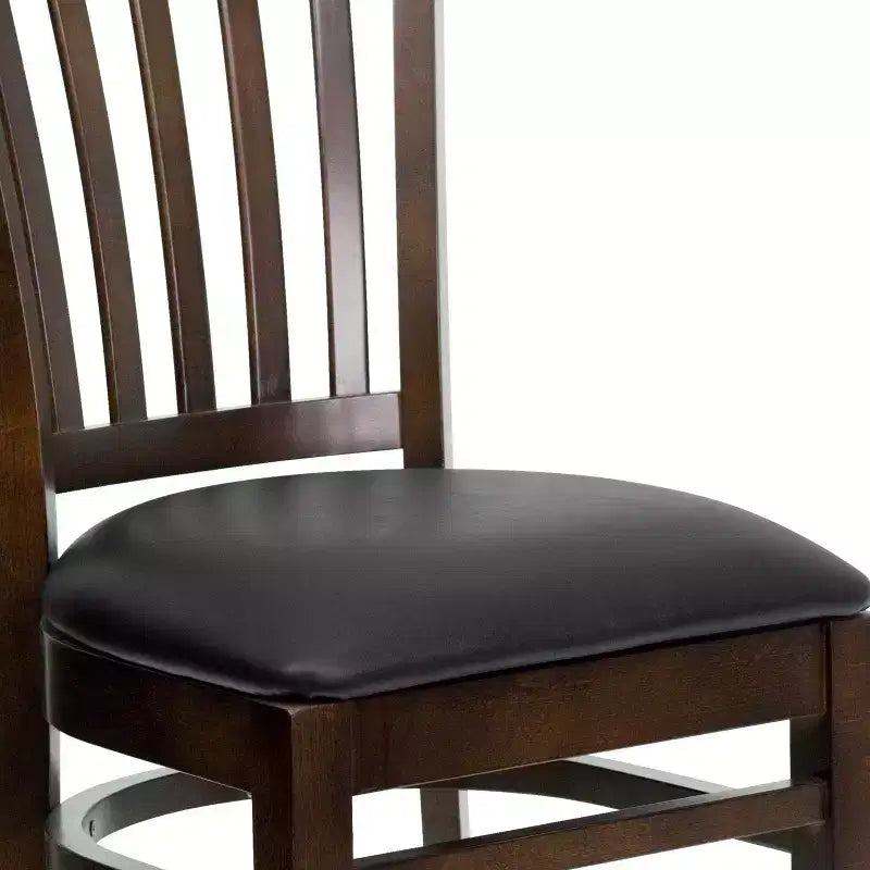Chaise de restaurant en bois à dossier à lattes verticales