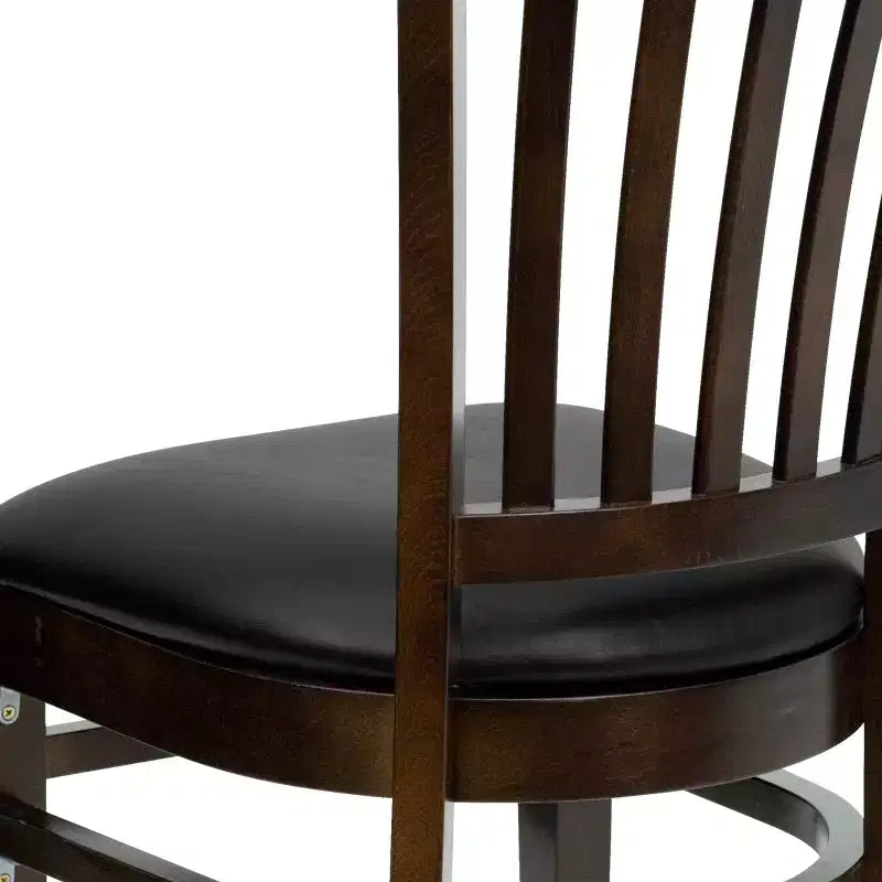 Chaise de restaurant en bois à dossier à lattes verticales