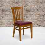 Chaise de restaurant en bois à dossier à lattes verticales