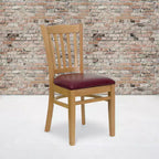 Chaise de restaurant en bois à dossier à lattes verticales
