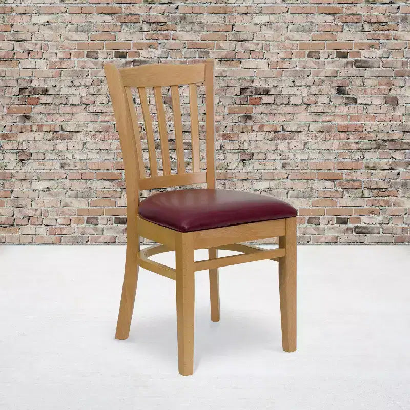 Chaise de restaurant en bois à dossier à lattes verticales